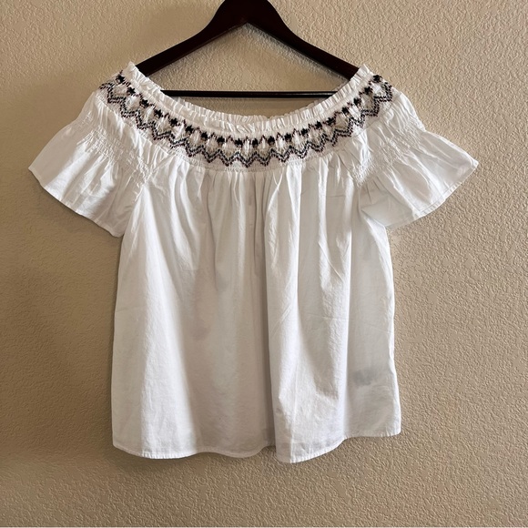 Old Navy Smocked Off the Shoulder Top Size Medium NWT - Picture 2 of 7